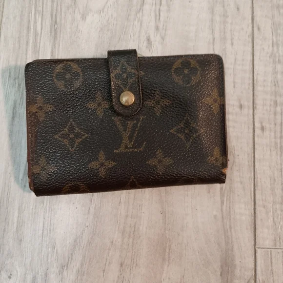LOUIS VUITTON French Kisslock Wallet | Monogram - Picture 1 of 14